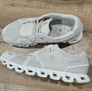 On Running Athletic Shoes in Light Pearl/White Women's 9